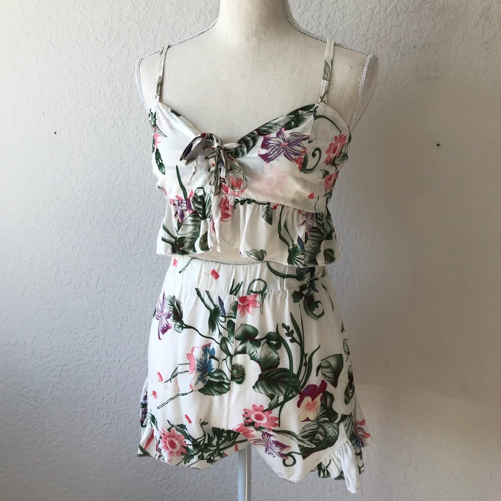 WHITE FLORAL CROPPED BUSTIER TOP SHORTS CO ORD SET - Picture 2 of 15